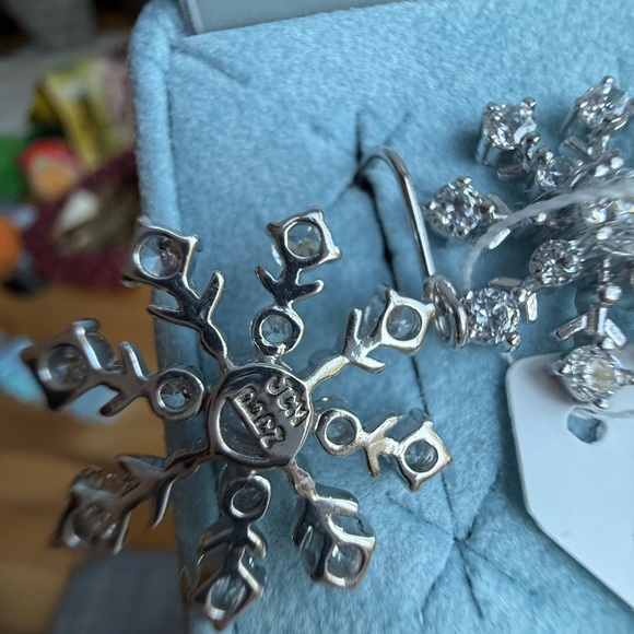 NIB Vintage Epiphany Diamonique Snowflake Earrings – Platinum Clad 925 Silver - Picture 4 of 5